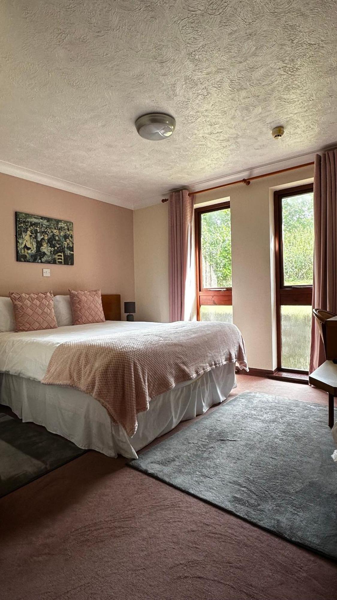 Farmhouse Inn Thaxted Экстерьер фото